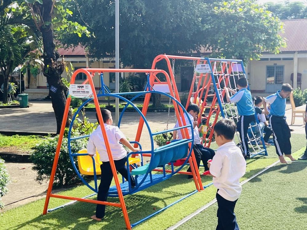 Lan tỏa nhân ái qua thư viện Bồ câu trắng và sân chơi thiếu nhi tại Trường Tiểu trang chu fun88 Võ Thị Sáu 3