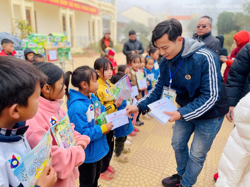 HÀNH TRÌNH YÊU THƯƠNG: CHƯƠNG TRÌNH “HƯỚNG VỀ TÀ XÙA” MANG ẤM ÁP ĐẾN TRẺ EM VÙNG CAO NHỮNG NGÀY CUỐI NĂM 2024 6