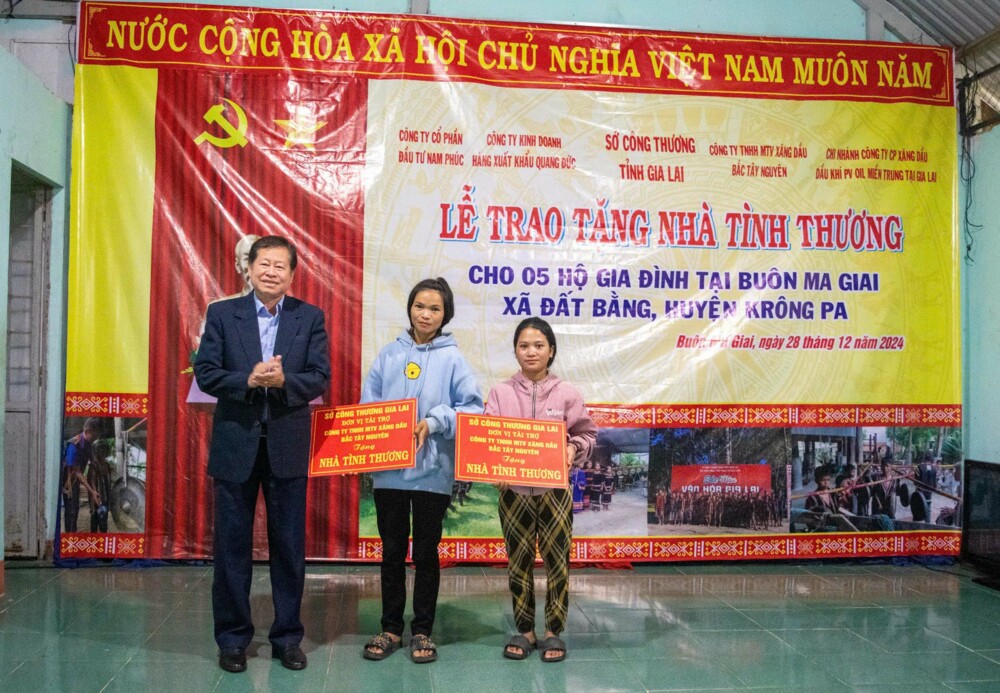 Sở Công thương Gia Lai và nhà tài trợ trao tặng 5 nhà tình thương tại Krông Pa 8