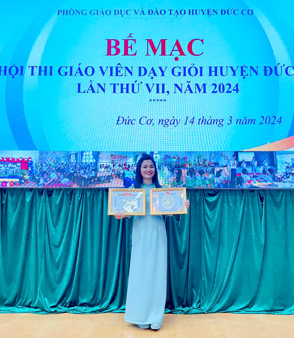 Rực rỡ con đường tranh “Sáng mãi một vùng biên” của cô giáo Nguyễn Thị Thanh Ái 3