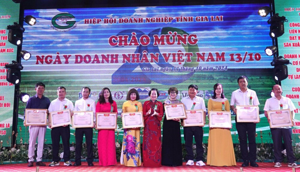 Doanh nhân Nguyễn Thị Sen - nữ lãnh đạo xuất sắc 5 đơn vị tại Gia Lai 4