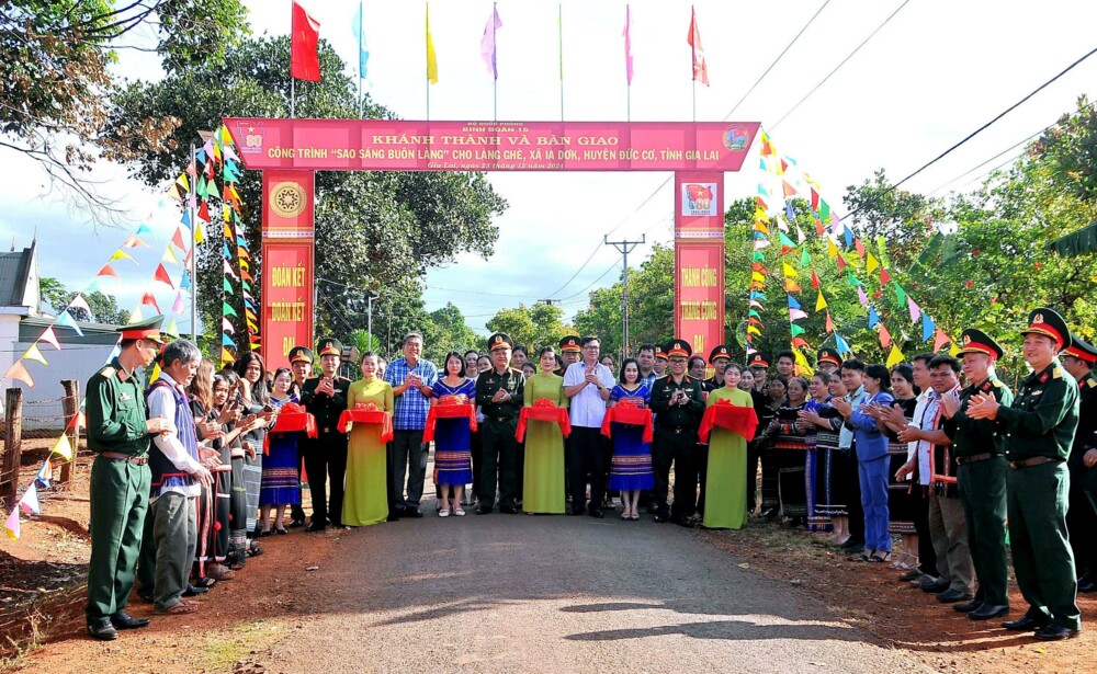 Binh đoàn 15 trao 80.000 suất quà, trị giá 90 tỷ đồng dịp Tết Ất Tỵ 2025 4