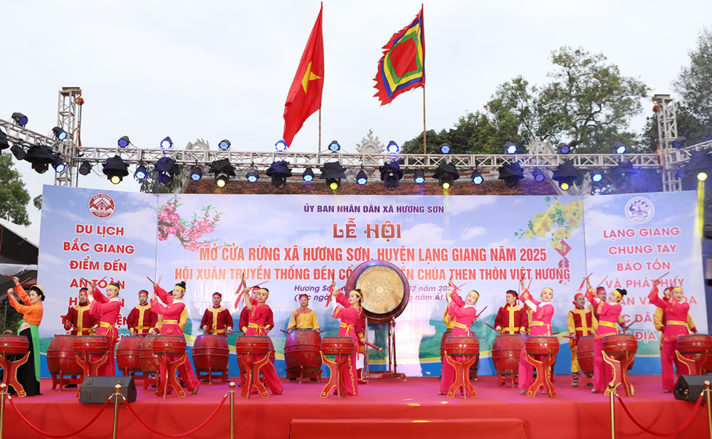 Màn trống khai hội.