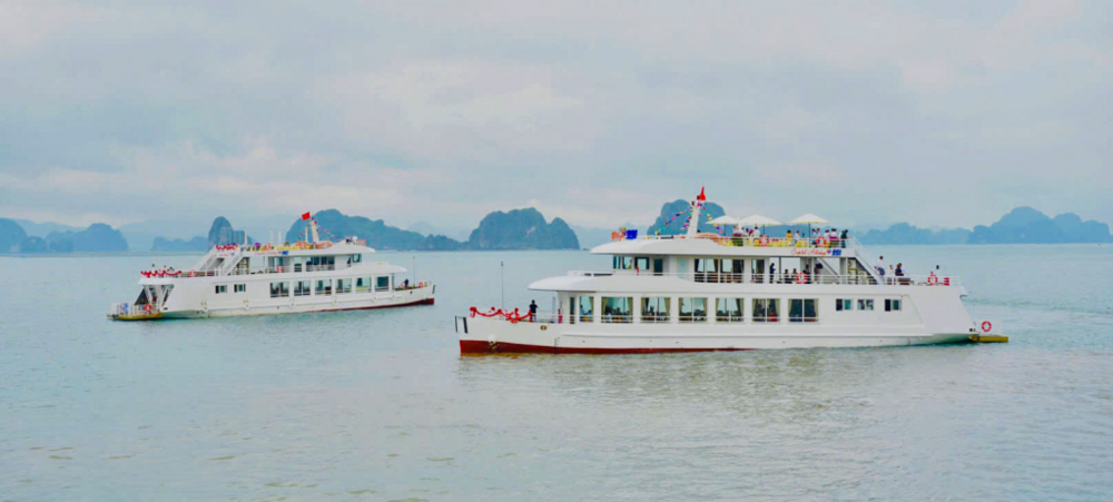 Khai trương 2 tàu du lịch cao cấp phục vụ khách tham quan Vịnh Bái Tử Long 3