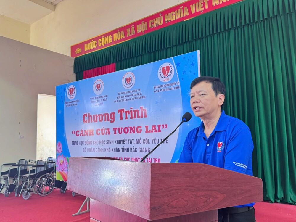 Trao 53 suất học bổng và 5 xe lăn cho trẻ em mồ côi, người khuyết tật có hoàn cảnh khó khăn tại Sơn Động 1