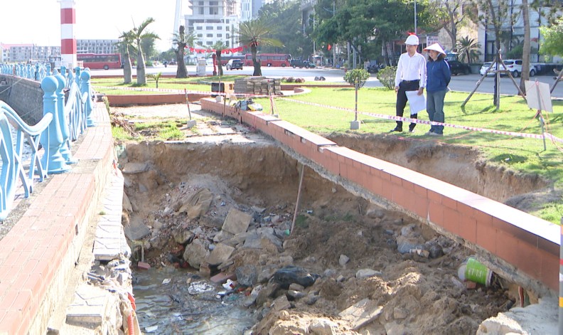 Quảng Ninh: TP Hạ Long chỉ đạo khắc phục sạt lở ở khu du lịch Bãi Cháy 2