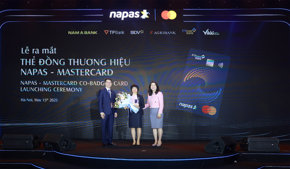 PVcomBank tiên phong ra mắt dòng thẻ đồng thương hiệu Napas và Mastercard 1