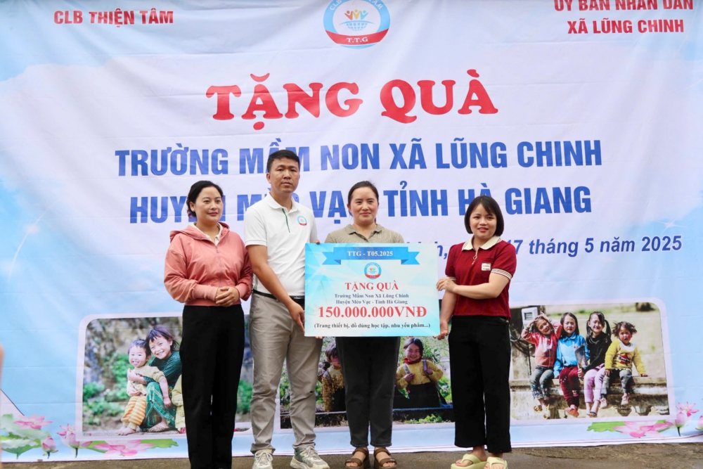 Vượt núi gieo yêu thương - Hành trình đến với trẻ em vùng cao của câu lạc bộ trang chu fun88 3