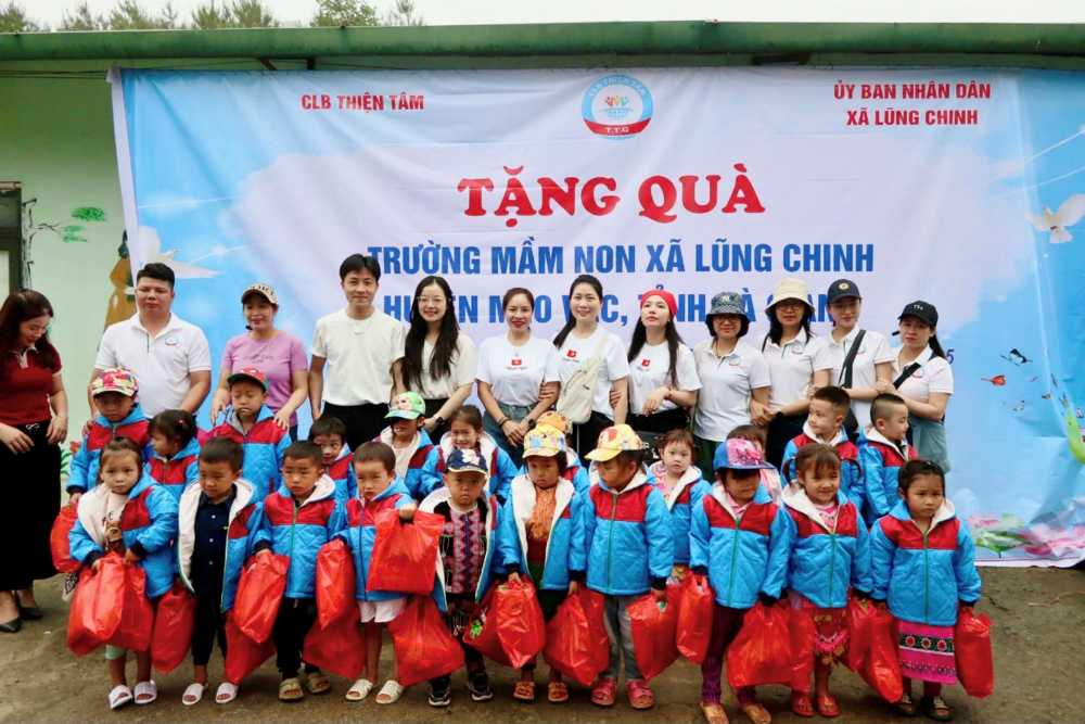 Vượt núi gieo yêu thương - Hành trình đến với trẻ em vùng cao của câu lạc bộ trang chu fun88 4