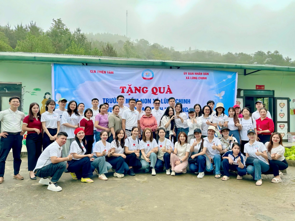 Vượt núi gieo yêu thương - Hành trình đến với trẻ em vùng cao của câu lạc bộ trang chu fun88 6