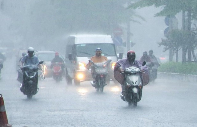 Mưa lớn diện rộng ở Bắc Bộ, cảnh báo lốc, sét và gió giật mạnh tại nhiều khu vực