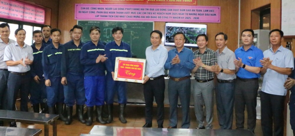 Quảng Ninh: Lãnh đạo TKV thăm, động viên thợ mỏ Than Vàng Danh và Than Nam Mẫu 1