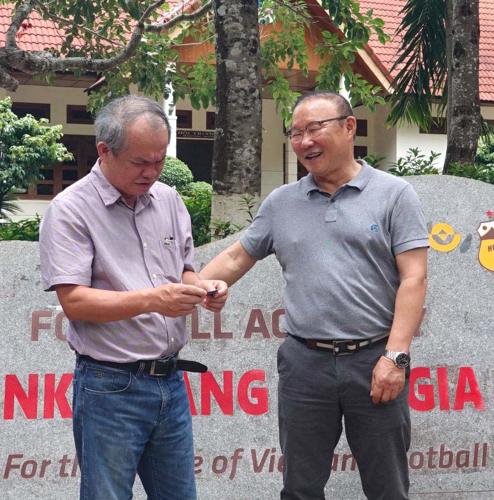 Cuộc hội ngộ nghĩa tình của HLV Park Hang-seo với ân nhân bầu Đức 7