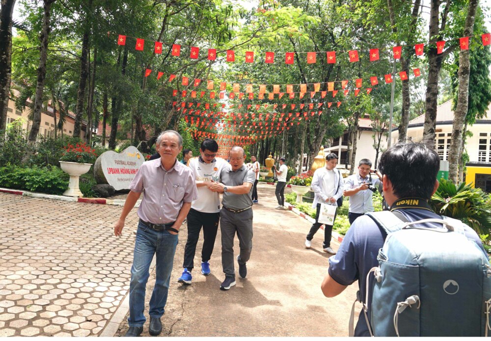 Cuộc hội ngộ nghĩa tình của HLV Park Hang-seo với ân nhân bầu Đức 9