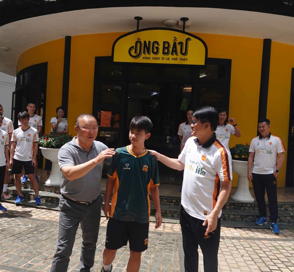 Cuộc hội ngộ nghĩa tình của HLV Park Hang-seo với ân nhân bầu Đức 10